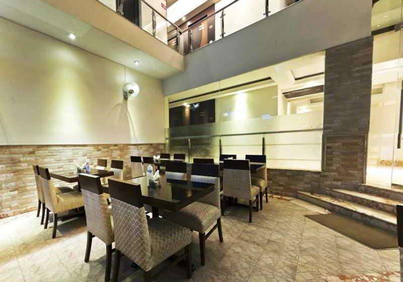 דלהי Fabhotel Marble Arch Karol Bagh מראה חיצוני תמונה