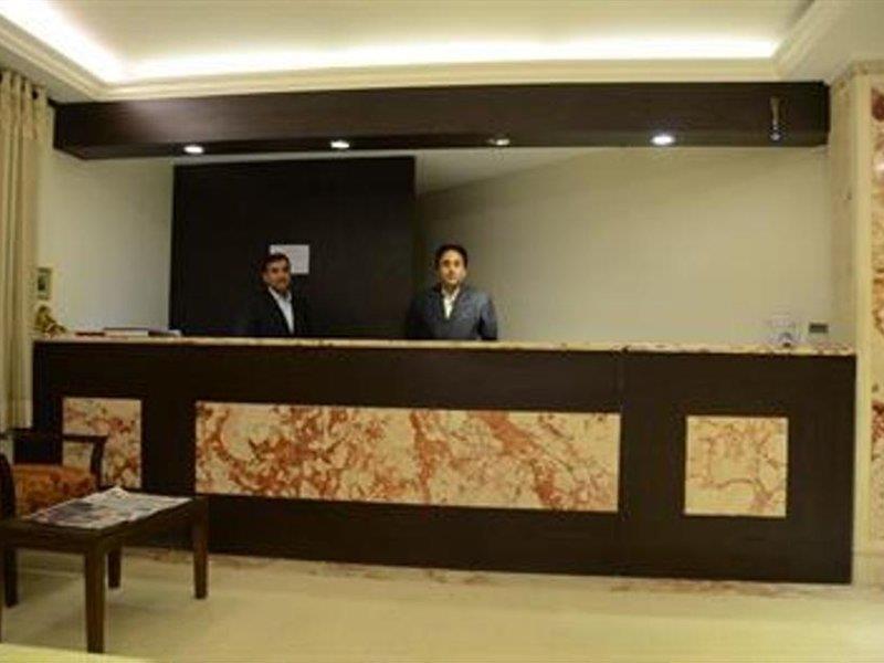 דלהי Fabhotel Marble Arch Karol Bagh מראה חיצוני תמונה