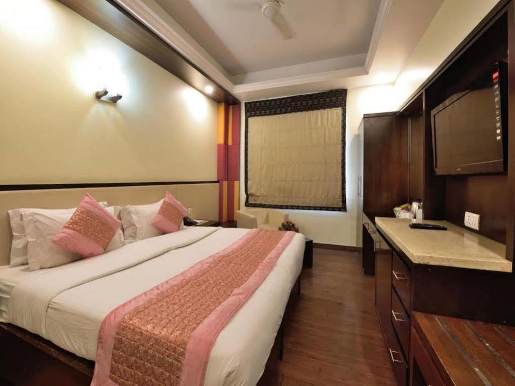 דלהי Fabhotel Marble Arch Karol Bagh מראה חיצוני תמונה
