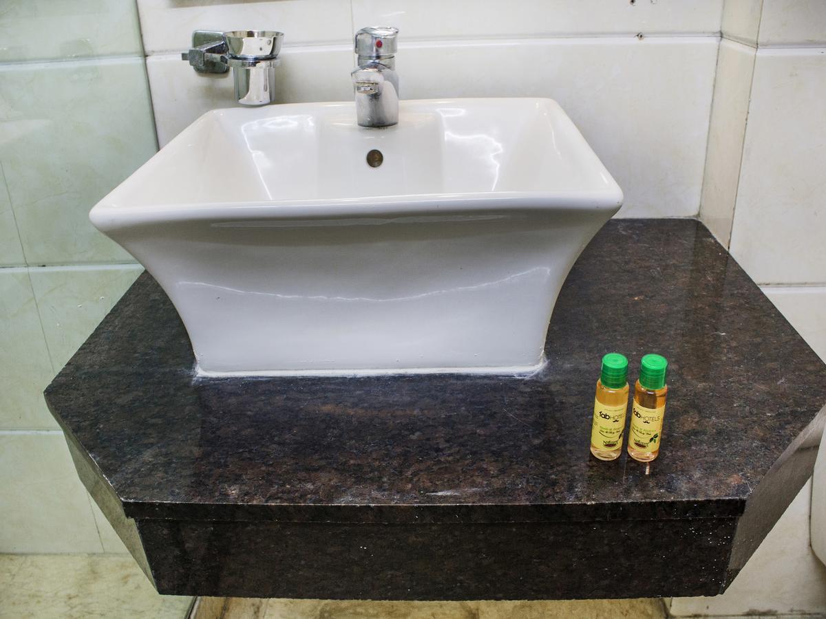דלהי Fabhotel Marble Arch Karol Bagh מראה חיצוני תמונה