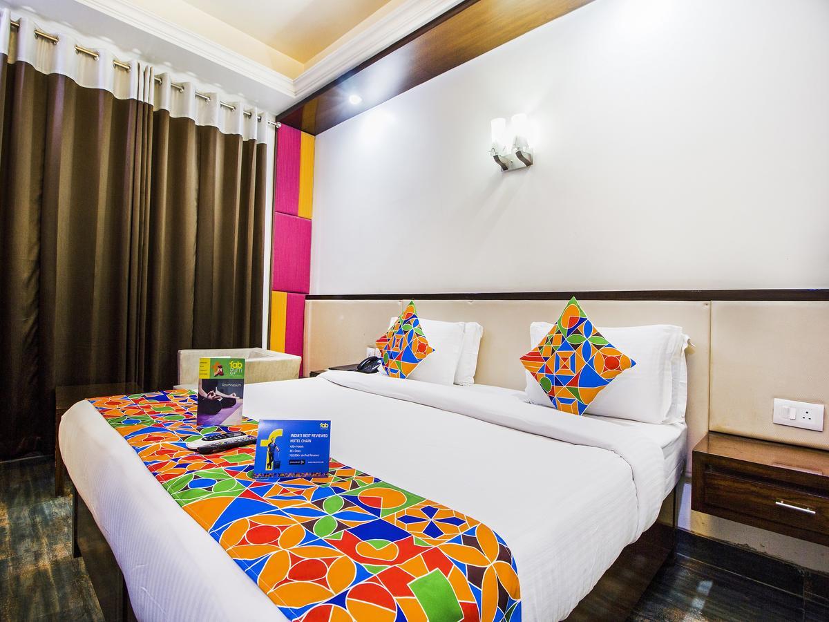 דלהי Fabhotel Marble Arch Karol Bagh מראה חיצוני תמונה